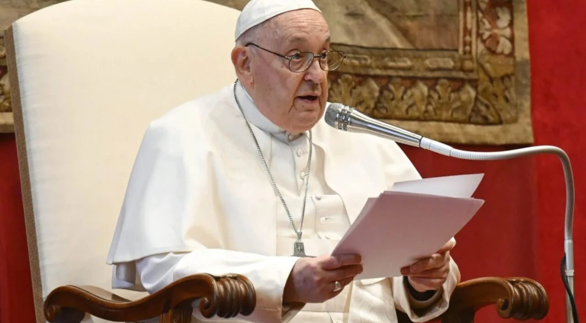 Zbulohet dashuria e parë e Papa Françeskut, letra që i ndryshoi jetën: Nëse nuk martohem me ty…