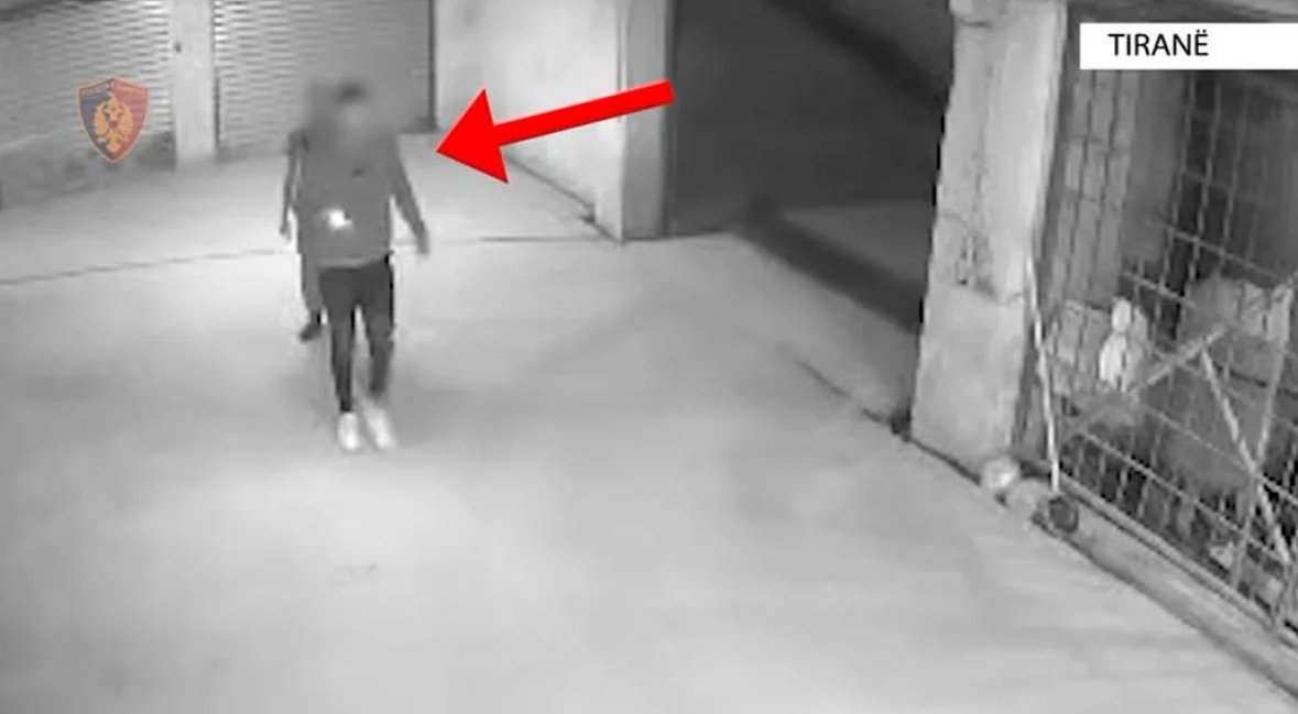 ‘Skifterët’ në Tiranë vodhën makinën nga garazhi dhe u larguan si ‘zotërinj’! Arrestohet 20-vjeçari, bashkëpunëtori në kërkim
