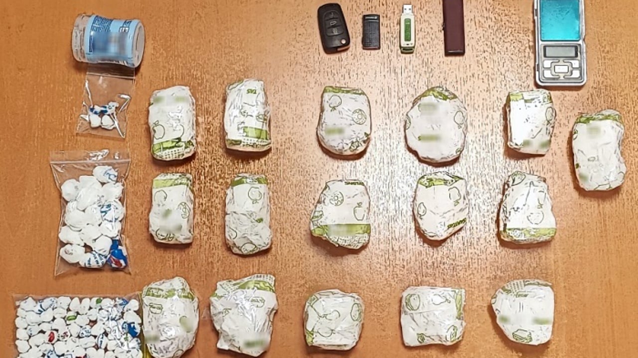 Kishte krijuar depo poshtë timonit, kapet me 2.5 kg kokainë! Arrestohet shqiptari në Greqi (VIDEO)