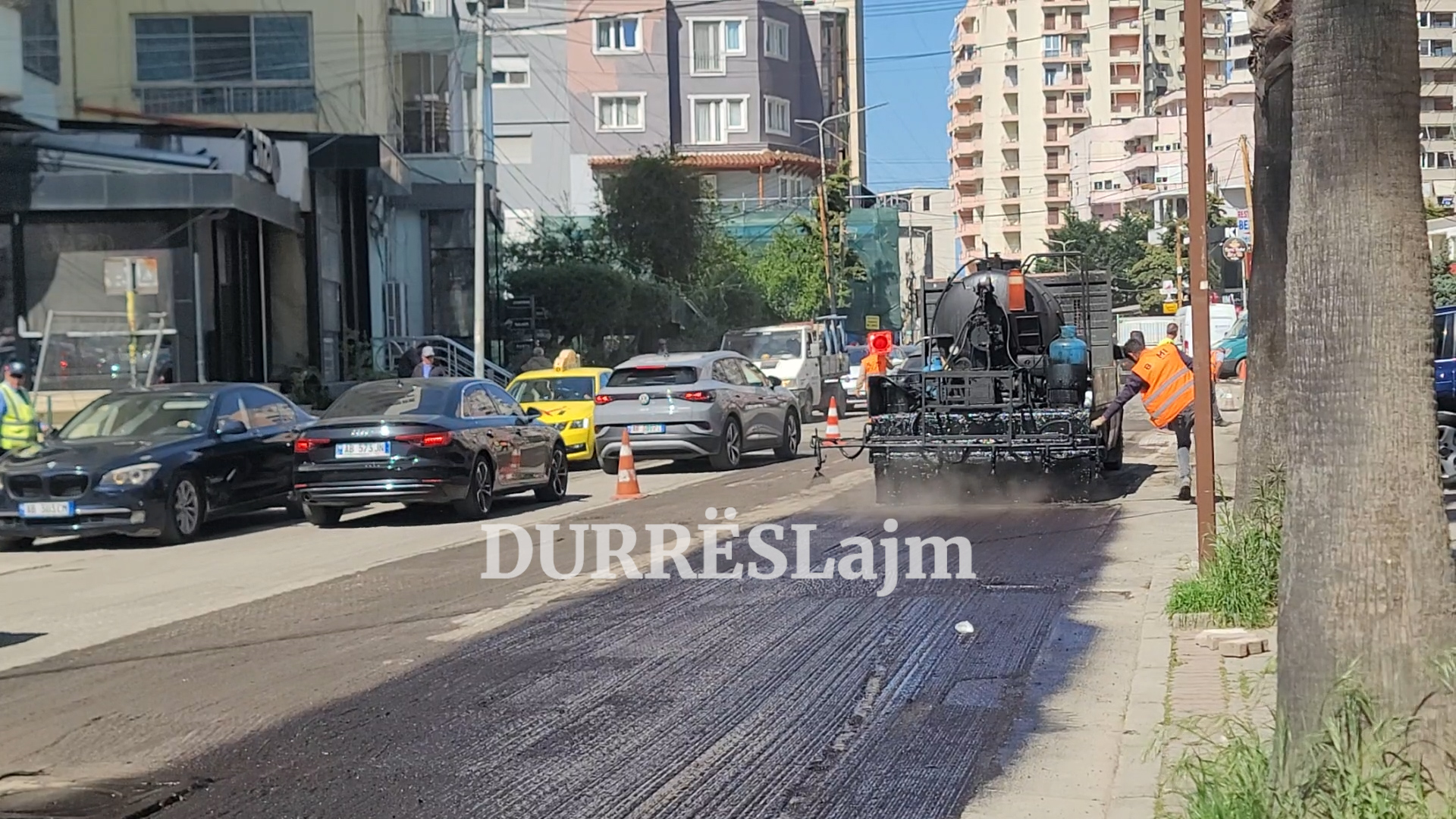 Nis asfaltimi i një pjese të rrugës &#8220;Taulantia&#8221;, opozita: Shtresë e hollë asfalti elektoral (VIDEO)