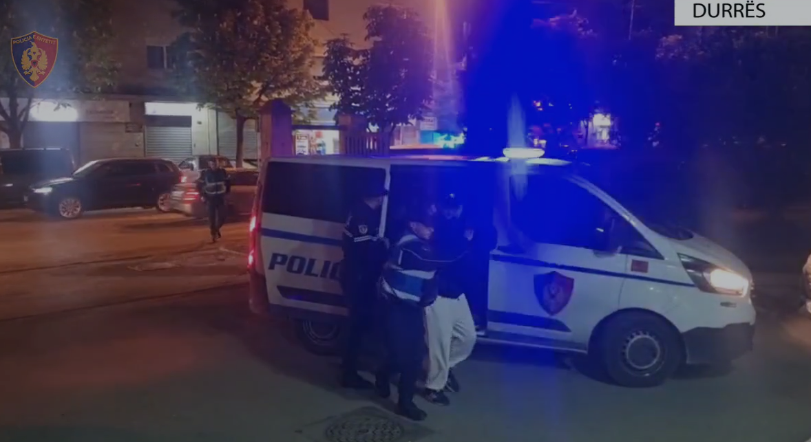 Kapet me pistoletë pa leje në Durrës, arrestohet 43-vjeçari bashkë me dy shokët që nuk e kallëzuan