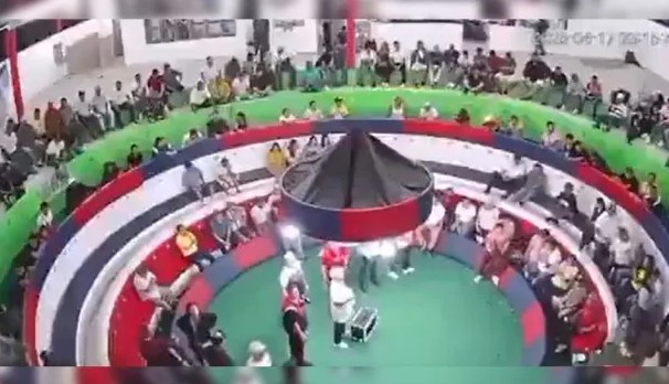 Hapet zjarr në ringun e përleshjes së gjelave, vriten 12 persona në Ekuador! Katër të arrestuar