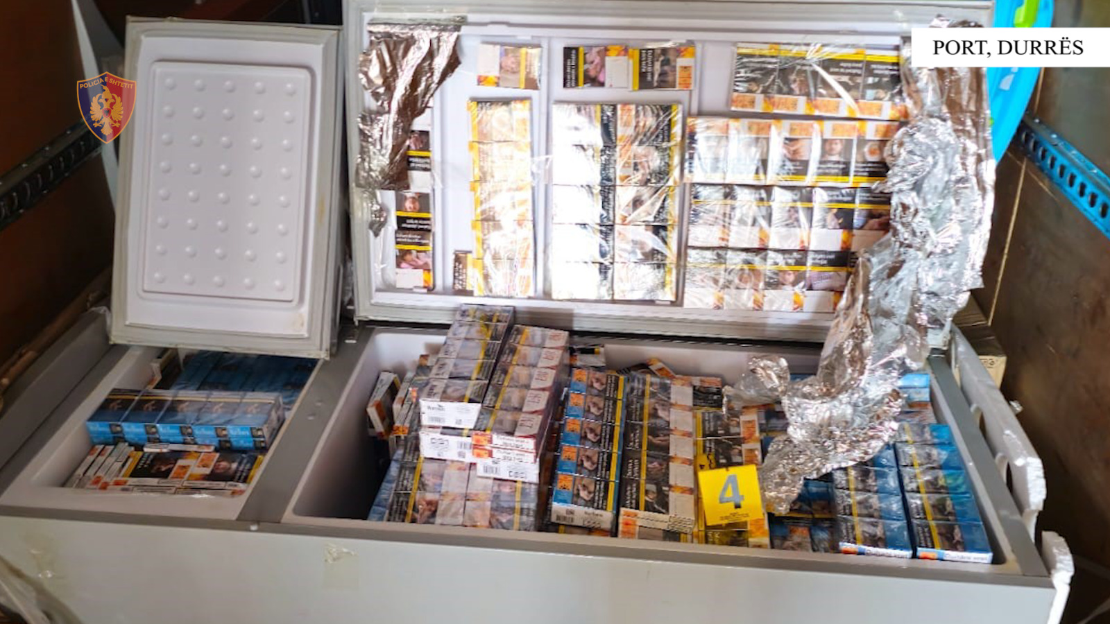 Po dilte nga porti i Durrësit me steka cigaresh kontrabandë, arrestohet 28-vjeçari