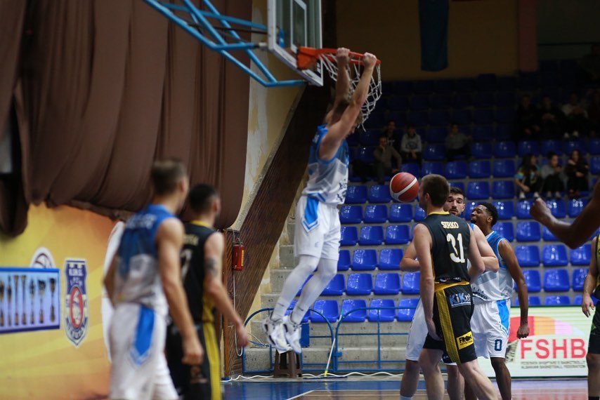 Basketboll Meshkuj/Teuta mund Apoloninë në kohë shtesë, hap tjetër drejt finales