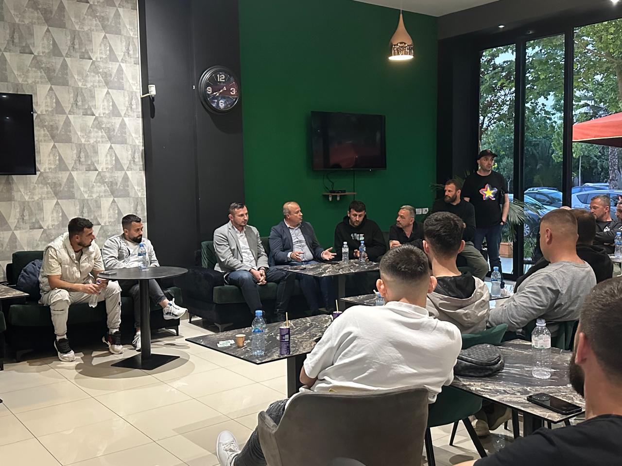 Durrës, kandidati për deputet, Erjon Meka, takohet me komunitetin e Steblevës