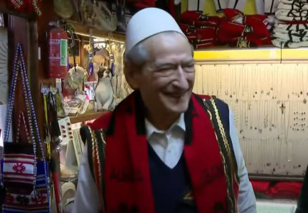 Berishën e veshin me xhamadan e qeleshe në Krujë!