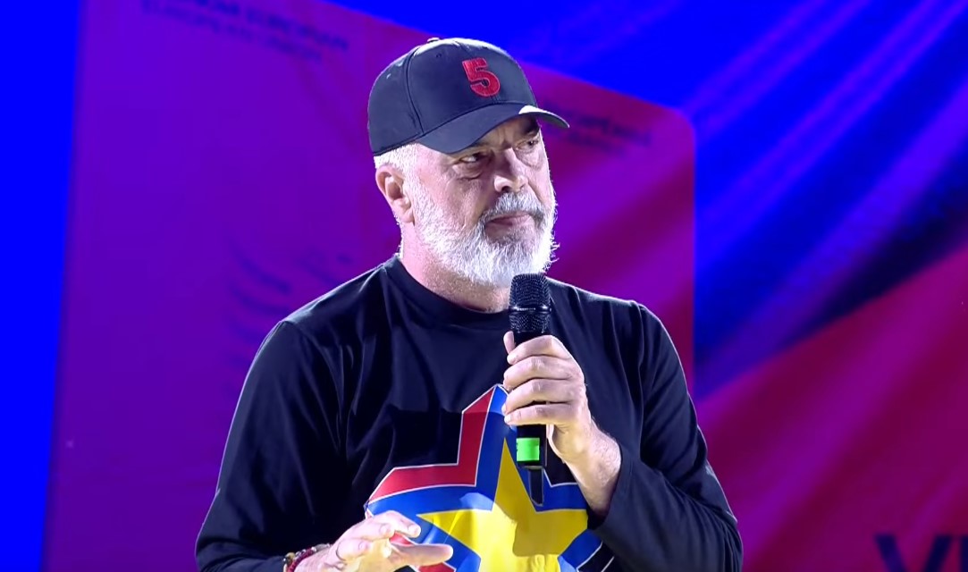 “Bën takime vetëm me gratë!”- Përgjigjet Rama: S’i mbledhim për të duartrokitur! I mbushim sallat më shumë se ata&#8230;