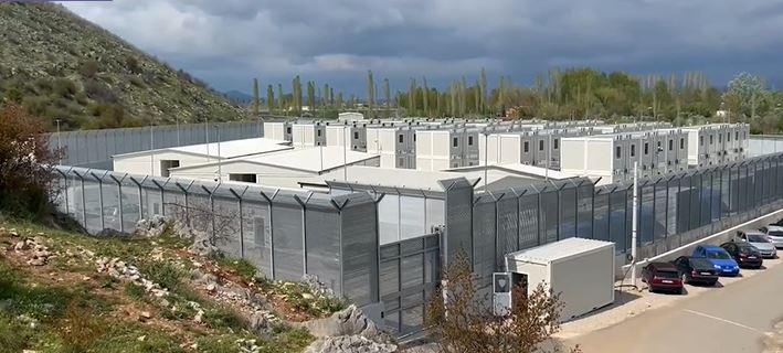 Shtyhet me 24 orë transferimi i emigrantëve nga Italia në Shqipëri, ja sa persona do të mbërrijnë me 2 anijet e para