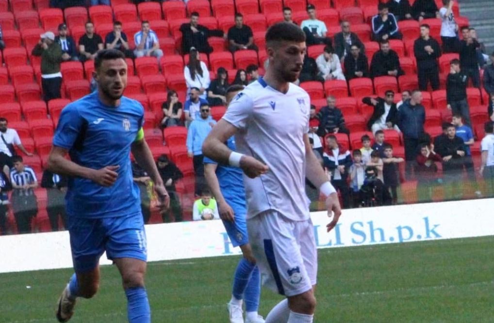 Ja çfarë nuk u pa nga ndeshja Tirana-Teuta/ Tifozët bardheblu duan të sulmojnë ekipin, bllokojnë stadiumin
