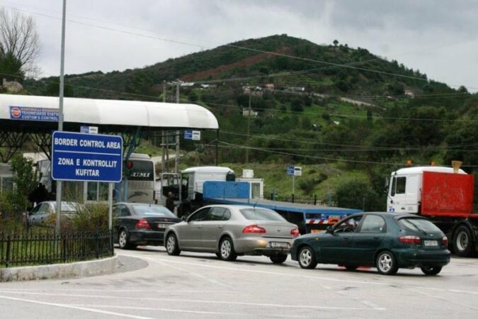 Ishte shpallur në kërkim se ishte dënuar me 1 vit burg për vjedhje, arrestohet 43-vjeçarja