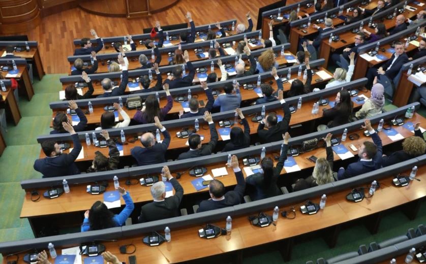 Konstituimi i Kuvendit të Kosovës, mbahet sot seanca e 4-rt! Dështoi të zgjidhej, LVV do të propozojë sërish emrin e Albulena Haxhiut për kryeparlamentare