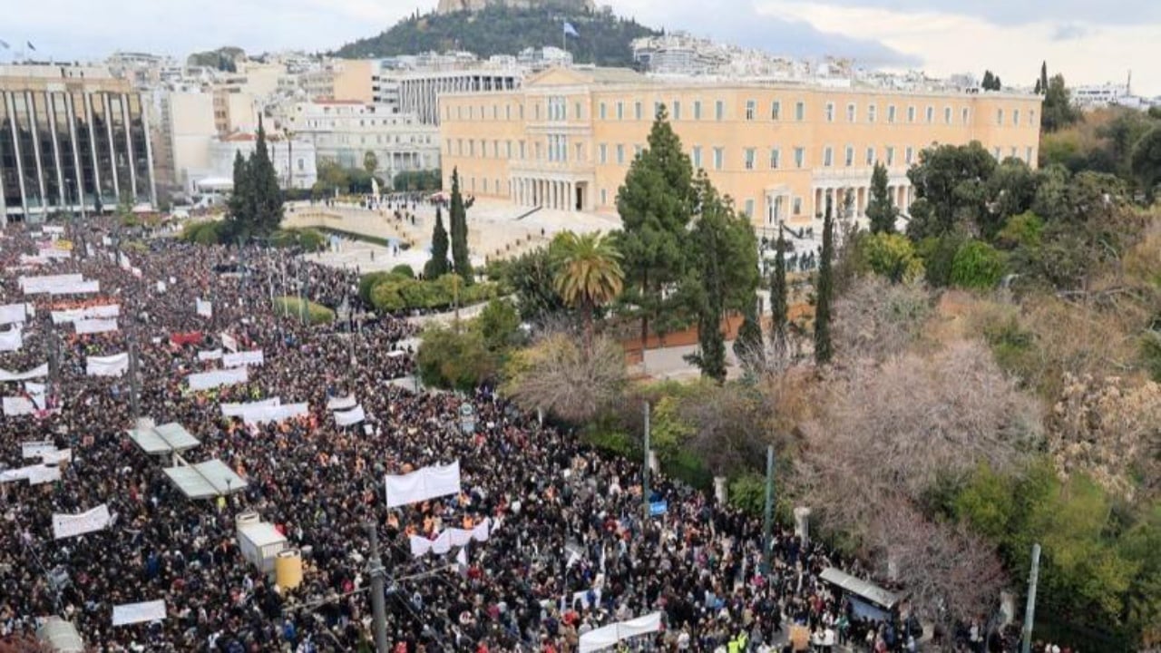 Paralizohet Greqia! Grevë mbarëkombëtare 24-orëshe e punëtorëve, anulohen fluturimet dhe udhëtimet me anije