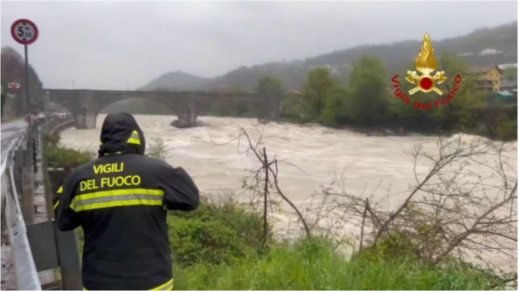 Stuhi të fuqishme godasin rajone të Veriut të Italisë, një i vdekur dhe një i humbur nga përmbytjet (VIDEO)
