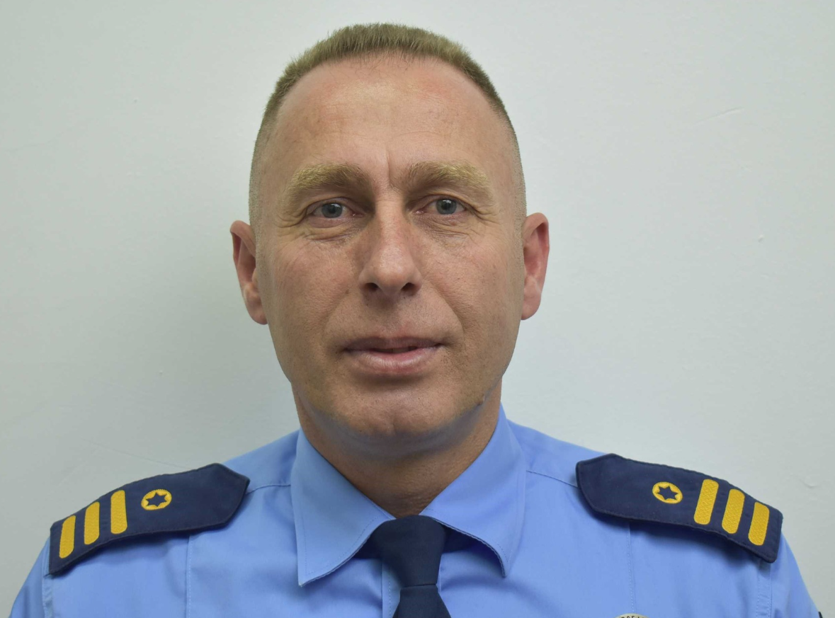 Vrasja e efektivit Muhamed Lika, arrestohen 7 persona, mes tyre ish-pjesëtari i Forcës së Sigurisë së Kosovës! Zyrtari i policisë u qëllua në shkallët e banesës teksa po kthehej nga puna