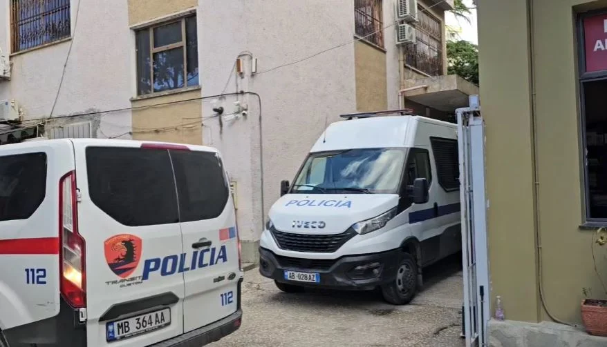 Përplasja me agjentët e BKH-së, Gjykata e Fierit lë në burg dy nipërit e Agron Kapllanaj