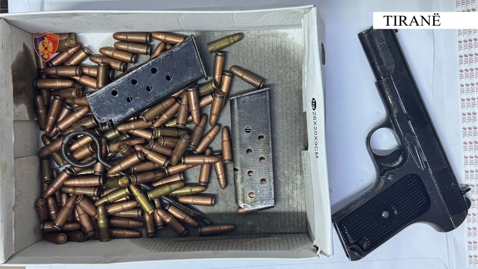 Parandalohet krimi/ 40-vjeçari kërcënonte bashkëshorten se do ta vriste! Policia i sekuestron pistoletën dhe municionin luftarak