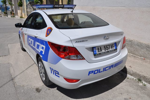 Përplasi për vdekje me makinë një këmbësore, policia arreston shoferen e moshuar