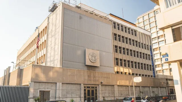 Kërcënoi se do ta vriste Trump dhe u përpoq t’i vinte zjarrin ambasadës amerikane në Izrael, arrestohet i riu