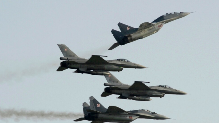 Sulmet ruse në Ukrainë, Polonia vendos avionë për të mbrojtur hapësirën ajrore