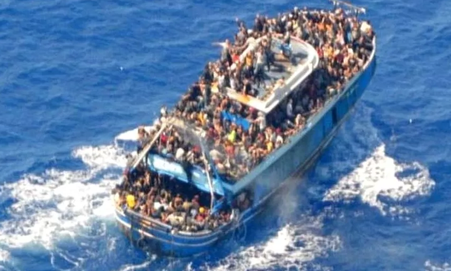 Tragjedia e para dy viteve, ngrihet akuzë ndaj rojeve bregdetare greke: “Mbytën” anijen me emigrantë, 650 të vdekur!
