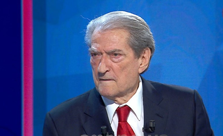 A do japë dorëheqjen si kryetar i PD-së? Ja si përgjigjet Sali Berisha 