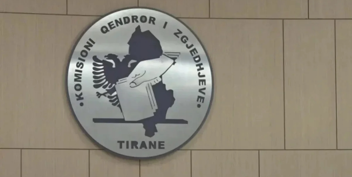 Ankimimi nga koalicioni “Nisma Shqipëria Bëhet”, KAS vendos hapjen e një kutie në një QV në Vlorë: Kërkesa ankimore shqyrtohet të hënën! 