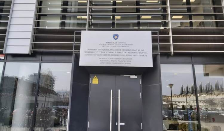 Policia bastis Ministrinë e Bujqësisë së Kosovës