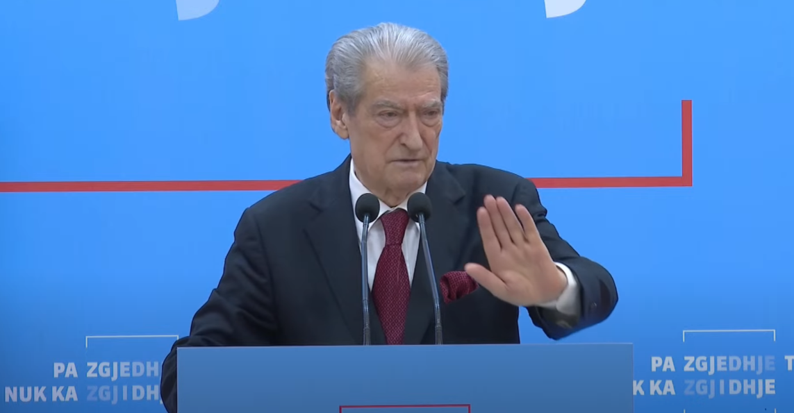 A do t’i hapte rrugën një lidershipi të ri? Sali Berisha: Dhashë dorëheqjen dhe Lulzim Basha erdhi pas meje! Por s’është përgjegjësia ime që…