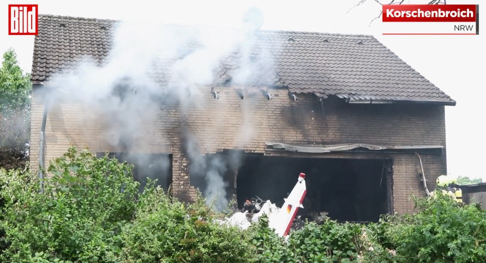 Avioni rrëzohet mbi një ndërtesë në Gjermani, humb jetën piloti dhe një person tjetër