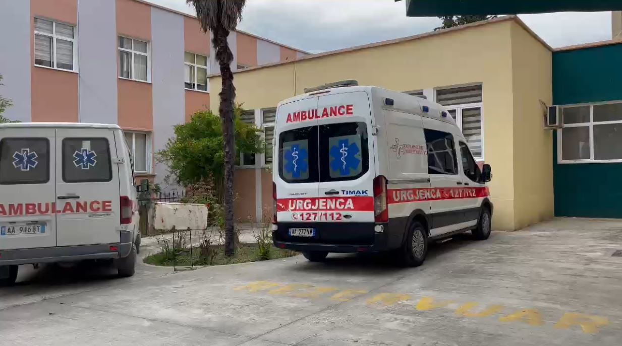 Helmimi i fëmijëve të kopshtit me salmonelë, Prokuroria nis hetimet! Prindërit mblidhen në protestë para Bashkisë së Gramshit