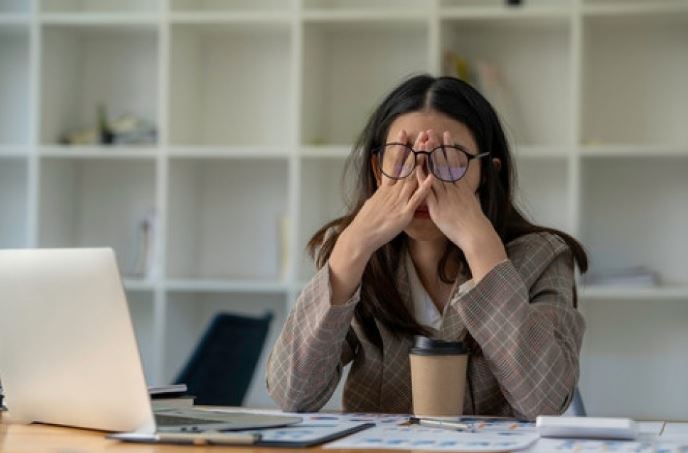 Dhjetë mënyra për t’u ndjerë energjikë nëse as kafja nuk ju bën efekt