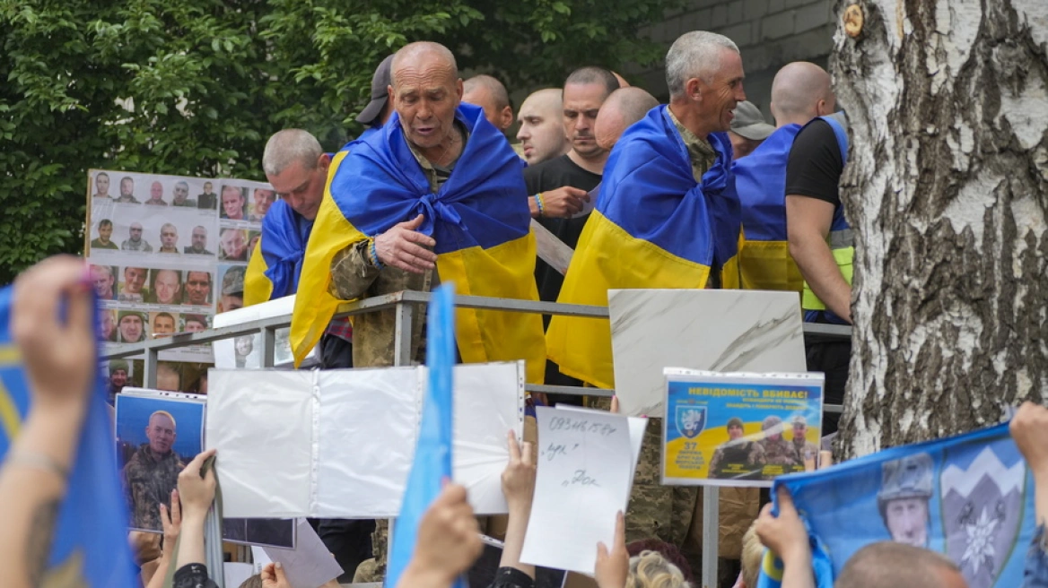 1000 të burgosur ukrainas kthehen në shtëpi, Zelensky: Do t’i sjellim të gjithë robërit në atdhe