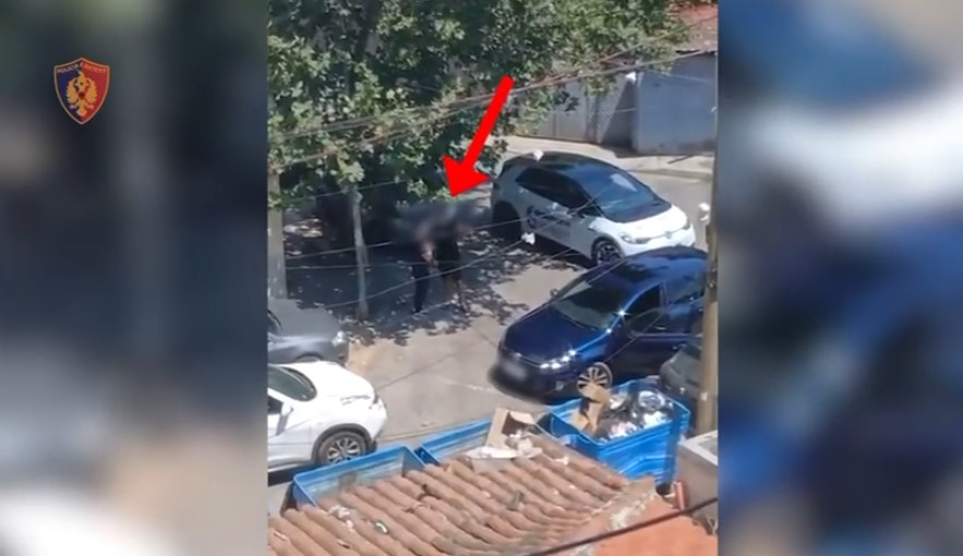 Mori me forcë në makinë 40-vjeçarin, përfundon në pranga i riu në Tiranë