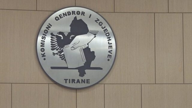 PS e PD bëhen bashkë në KAS/ Refuzojnë rinumërimin në Vlorë, hapet vetëm një kuti për këqyrjen e vulave