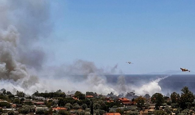 Greqia përballet me zjarre, lëshohen urdhra për evakuim në katër vendbanime