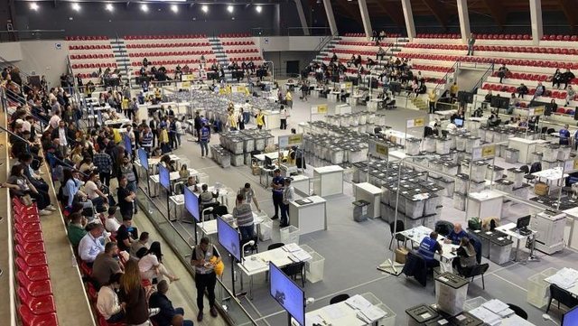 Nis sot rinumërimi i votave të Fierit