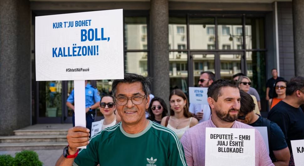 Ç’rrezikon Kosova në mungesë të institucioneve të reja? Analiza e REL: Qeveria pa legjitimitet për të marrë vendime të rëndësishme! Kur është afati i fundit për miratim?