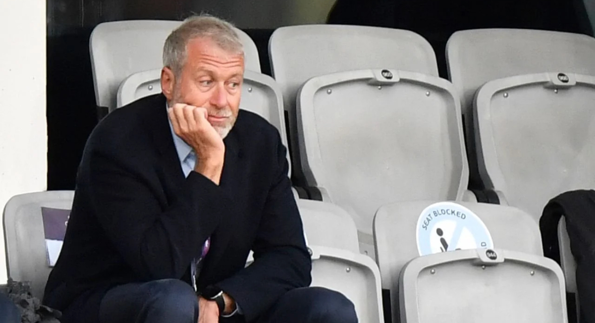 Britania kërcënon Abramoviç! 2.5 miliardë sterlinat e shitjes së Chelsea janë bllokuar për të ndihmuar Ukrainën