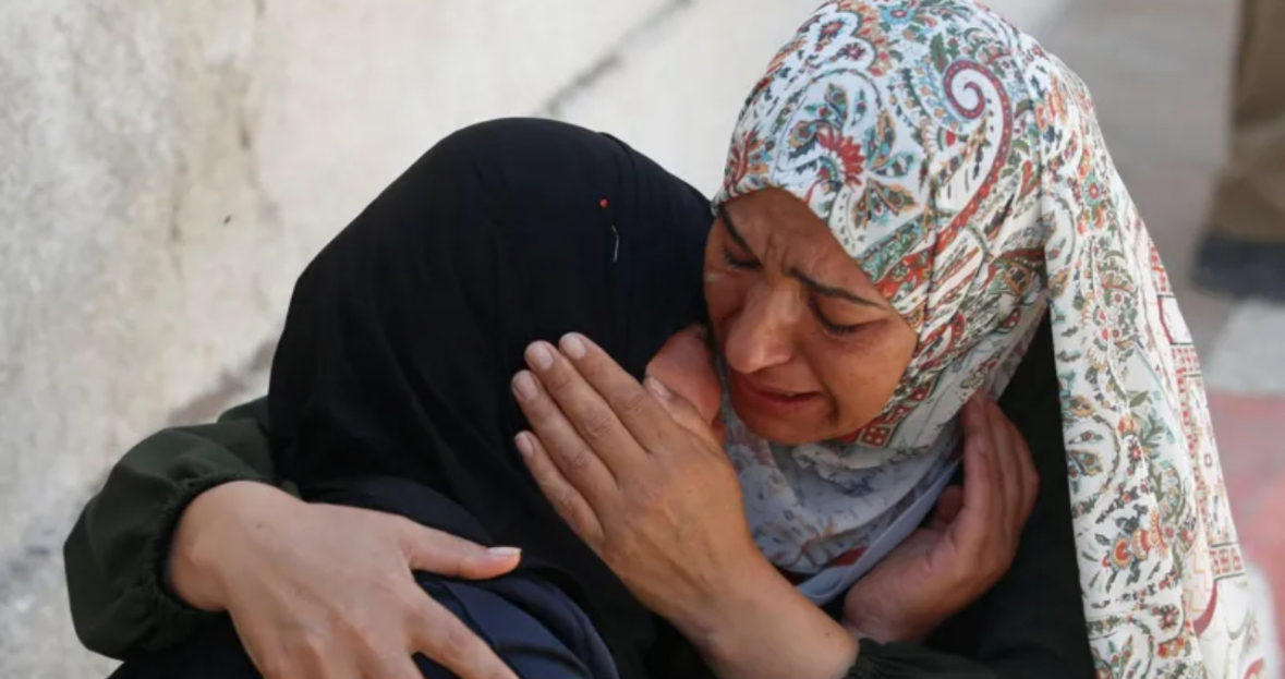 Të paktën 12 palestinezë të vrarë, po prisnin ndihma në Gaza