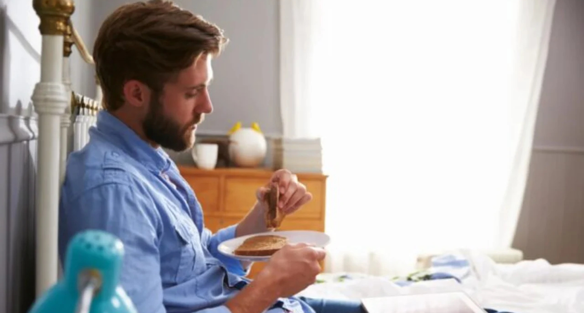 Mjafton një lugë e këtij ushqimi para gjumit dhe rezultatet do t’ju befasojnë