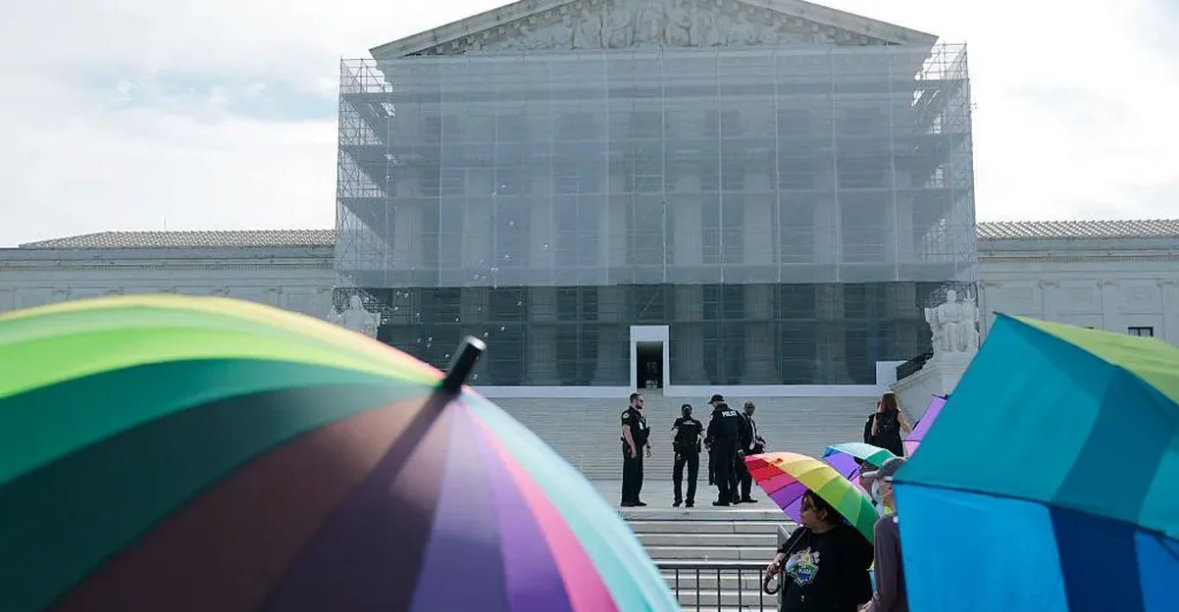 SHBA: Gjykata Supreme në favor të prindërve, ndalon mësimin e librave me tema LGBT 