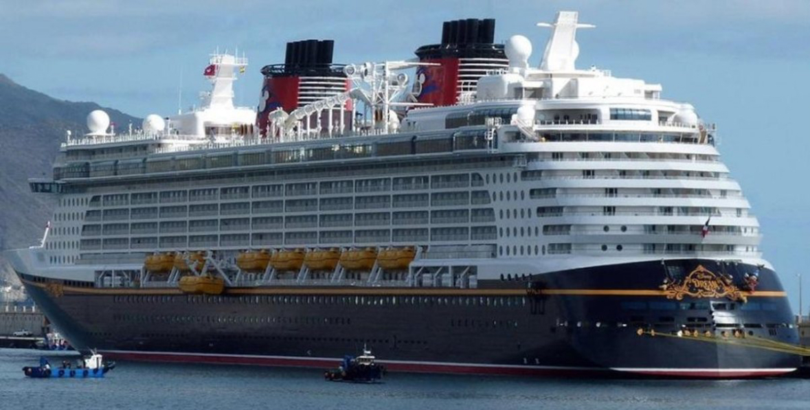 Drama në det të hapur/ Vajza 4-vjeçare bie nga anije turistike e ‘Disney Dream’, babai e shpëton me heroizëm 