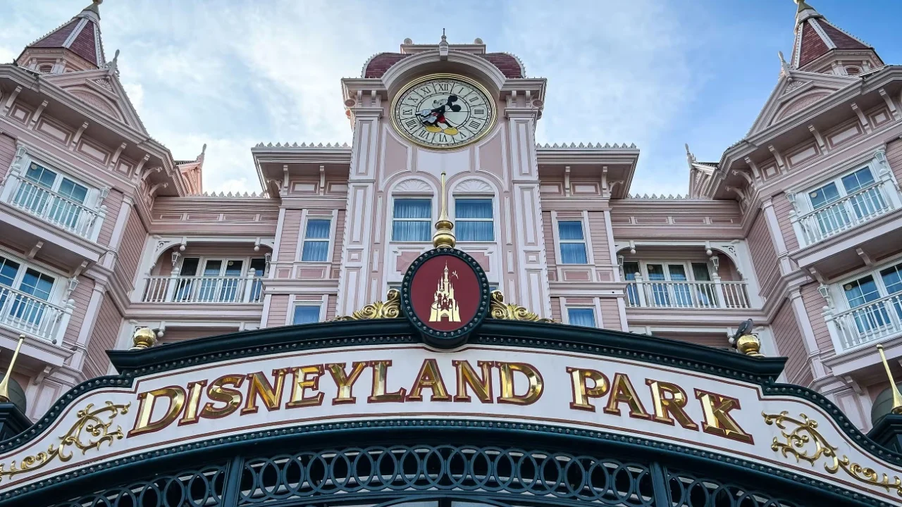 22-vjeçari martohet me të miturën ukrainase në Disneyland? Alarmohet Parisi…