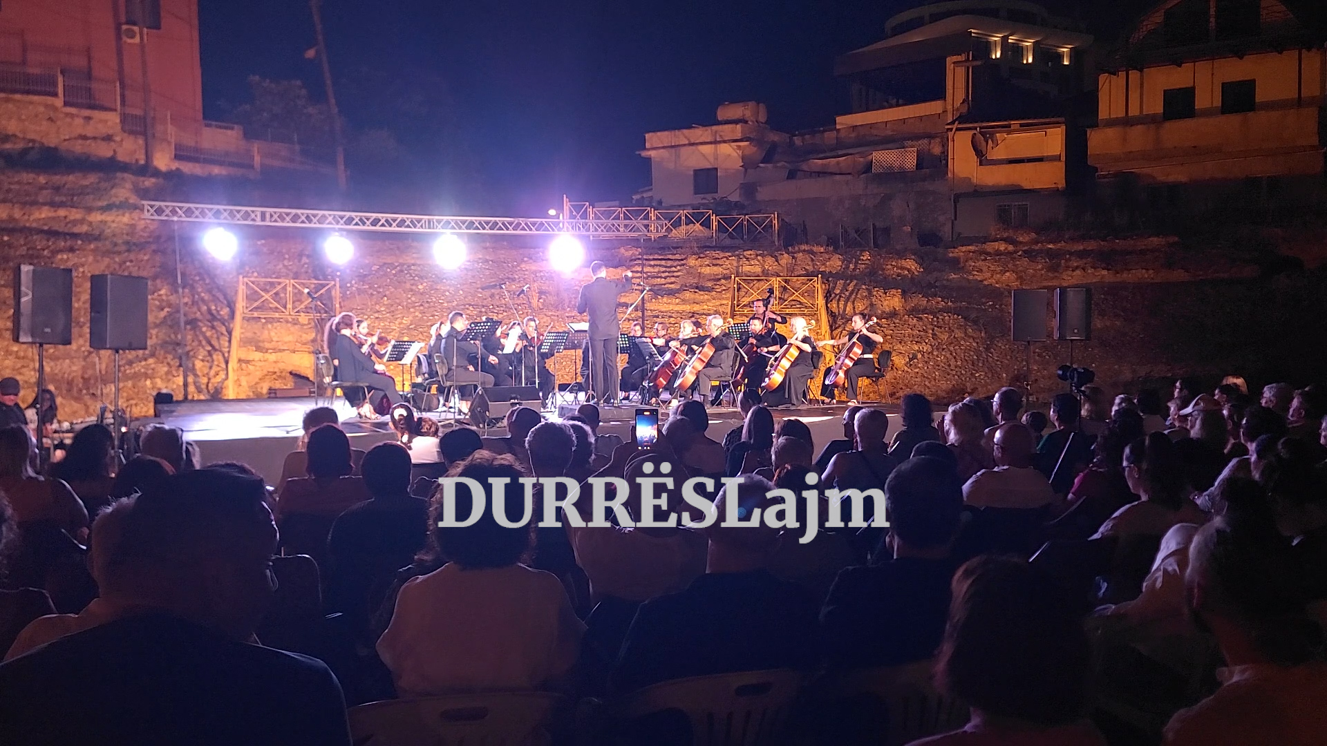 Një natë magjike në amfiteatrin e Durrësit, dedikuar muzikës klasike (VIDEO)