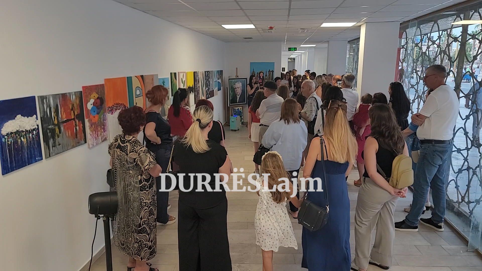 &#8220;Kur ngjyrat flasin&#8221;, hapet ekspozita me 110 tablo të nxënësve të shkollës &#8220;Mihal Ekonomi&#8221; (VIDEO)