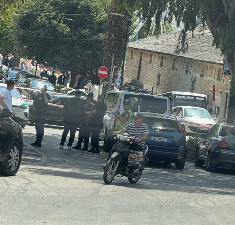 EMRAT/ Plagoset me thikë 21-vjeçari, policia identifikon autorin dhe e shpall në kërkim