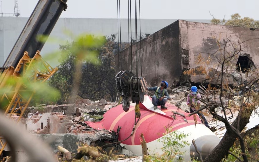 Tragjedia ajrore në Indi, rritet bilanci i viktimave! Shkon në 270 numri i të vdekurve nga rrëzimi i avionit