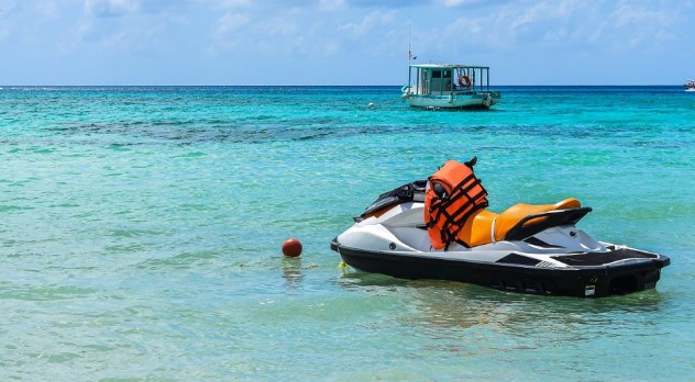 Aksidenti tragjik me Jet Ski në Durrës, policia jep detajet: Vdes turisti 34 vjeç, në gjendje të rëndë 31-vjeçarja