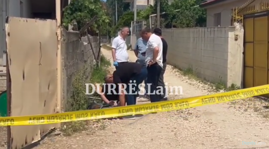 Plagosja e çiftit të bashkëshortëve, vetëdorëzohet në polici autori Shpëtim Osma (VIDEO)
