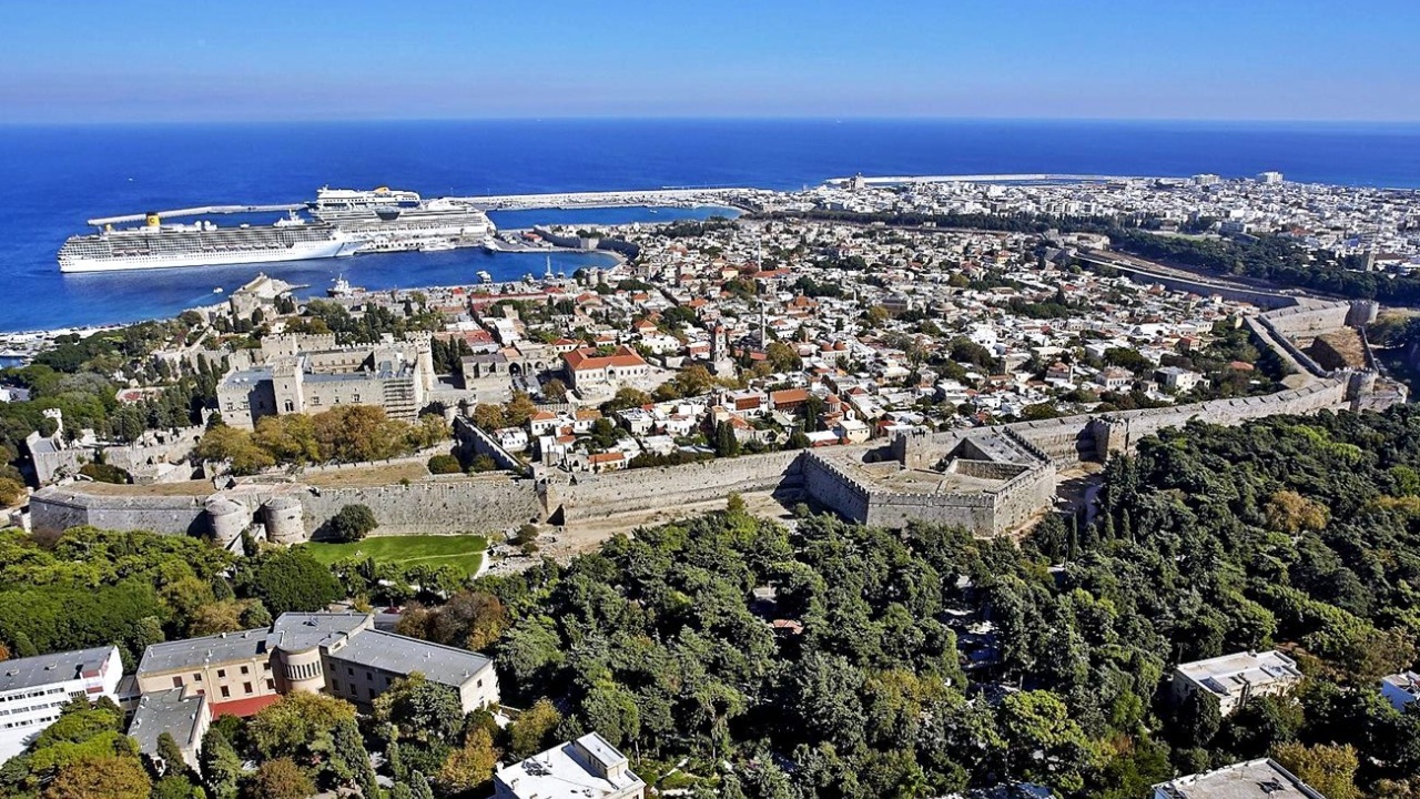 Tërmet i fuqishëm në Rodos të Greqisë, banorët dhe turistët të tmerruar dalin në rrugë